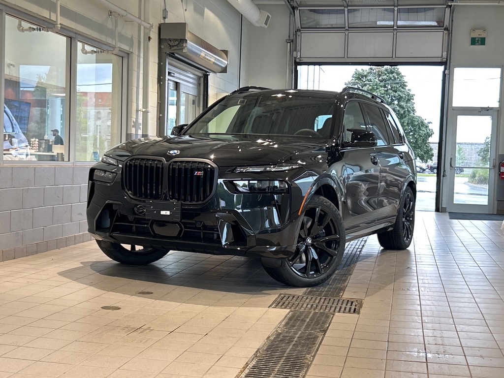 2025 BMW X7 M60i xDrive | 01