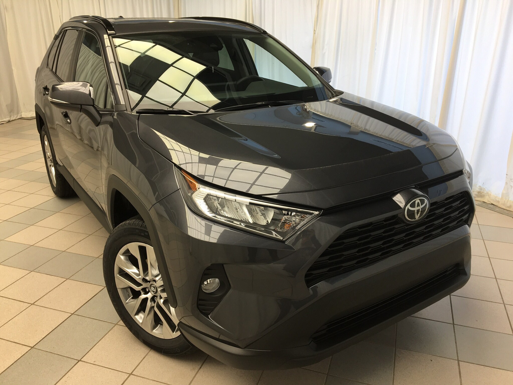 2019 Toyota RAV4 in Toronto, ON | Scarborough Toyota - 2T3R1RFV2KC045999