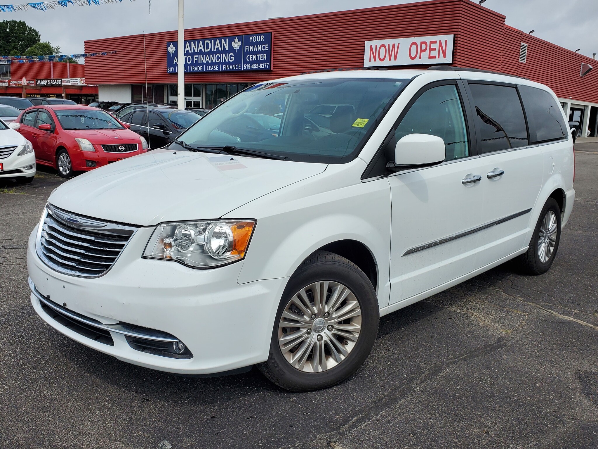 2015 Chrysler Town & Country in London, Ontario 5 Star
